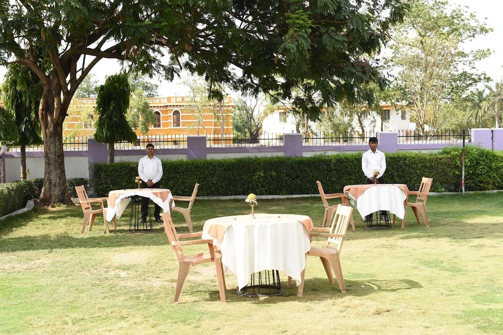 Hotel Lumbini International Bodh Gaya Exterior foto